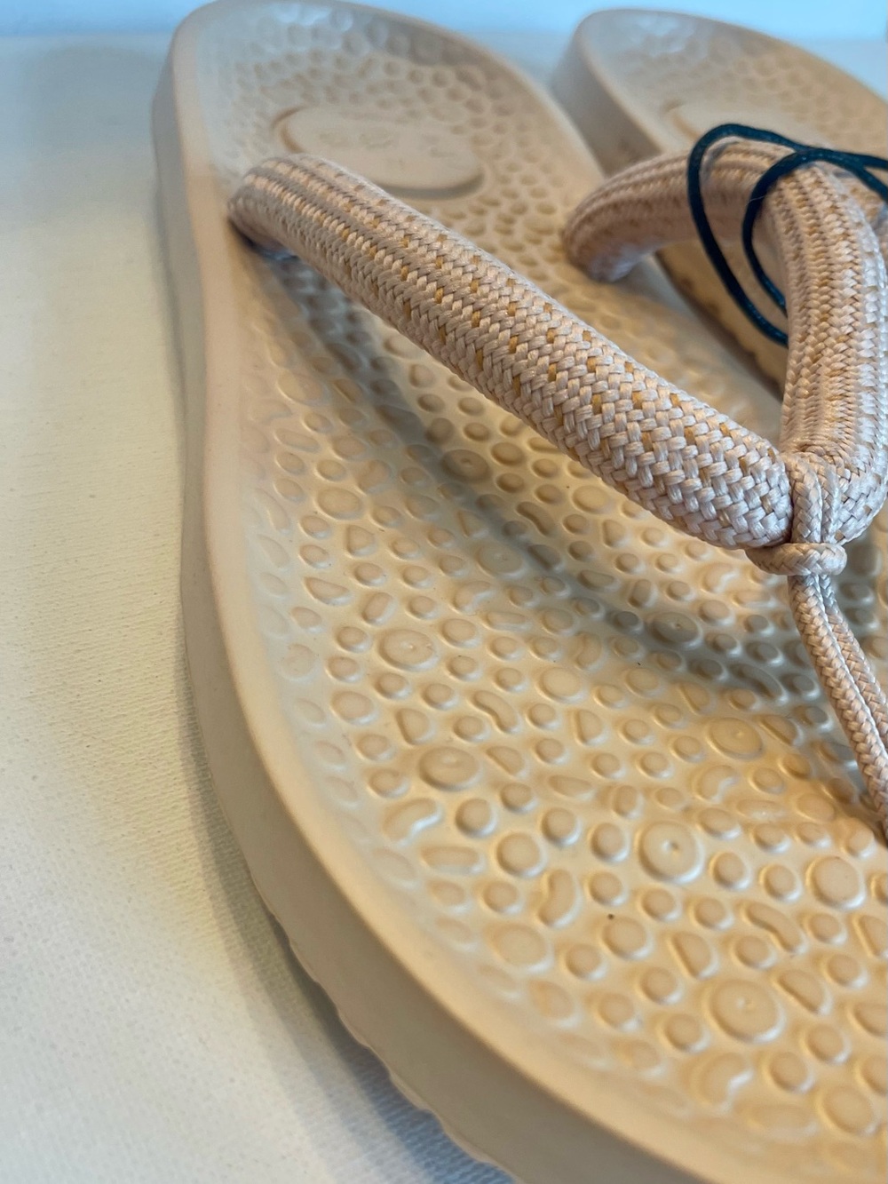 NWT ALLBIRDS SUGAR ZEFFERS 2 FLIP FLOPS UNISEX MENS 11 LUX BEIGE WOMENS 13 - Picture 3 of 9